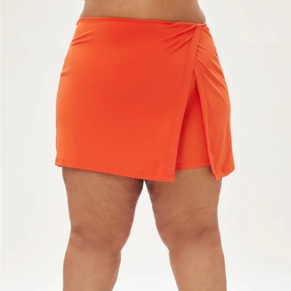 Girlfriend Collective LIMITED EDITION FLOAT Ultralight Split Skort in Racer - Picture 3 of 7